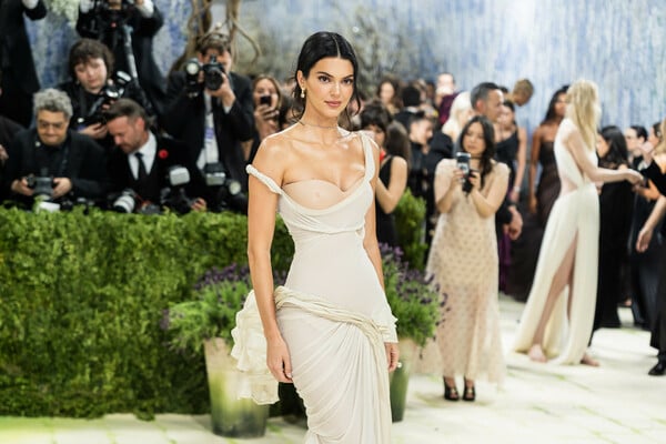 Met Gala 2026: Όλα για την τέχνη (ή μήπως το χρήμα;)