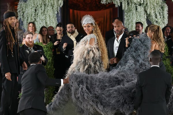 Met Gala: Όλα για την τέχνη (ή μήπως το χρήμα;)