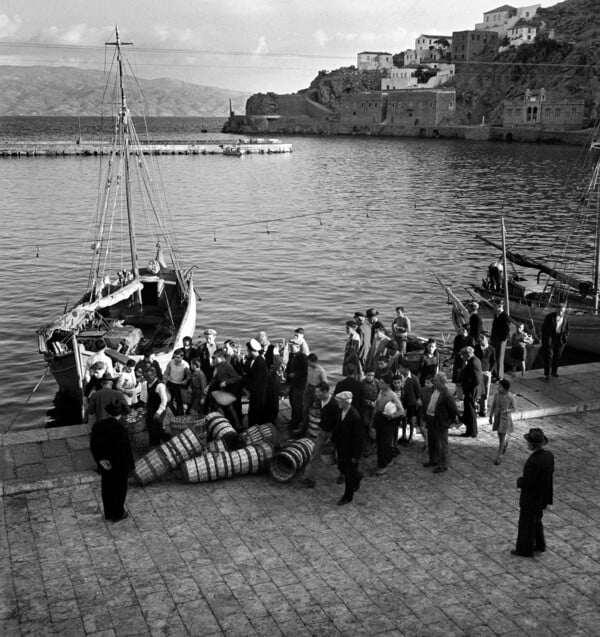 Οι φωτογραφίες της Τζόαν Λι Φέρμορ στην Ύδρα 
