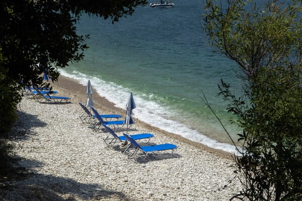 ΤΟΥΡΙΣΤΑΣ ΞΑΠΛΩΣΤΡΑ ΑΠΟΖΗΜΙΩΣΗ ΕΛΛΗΝΙΚΟ ΝΗΣΙ