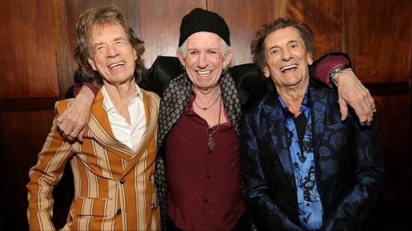 Οι Rolling Stones επιστρέφουν με νέο άλμπουμ και δεν μοιάζουν έτοιμοι να γίνουν μνημείο