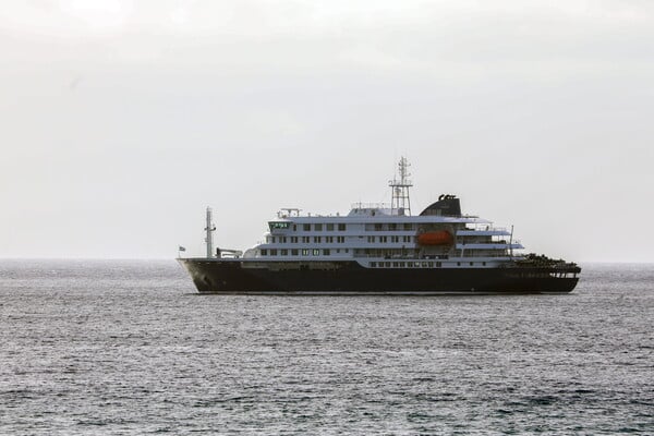 ΧΑΝΤΑΪΟΣ ΑΡΓΕΝΤΙΝΗ ΚΡΟΥΑΖΙΕΡΟΠΛΟΙΟ ΑΣΘΕΝΕΙΣ