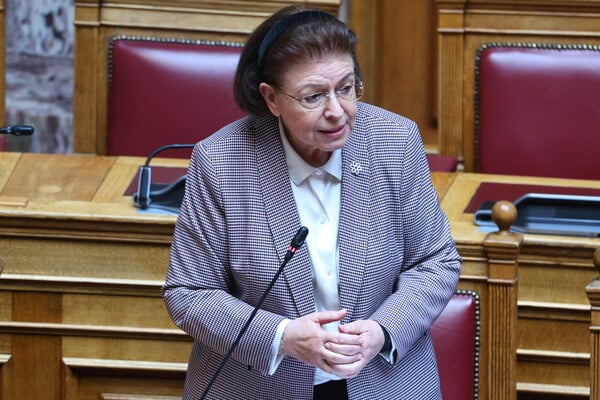 ΛΙΝΑ ΜΕΝΔΩΝΗ ΜΟΝΕΜΒΑΣΙΑ ΒΟΥΛΗ