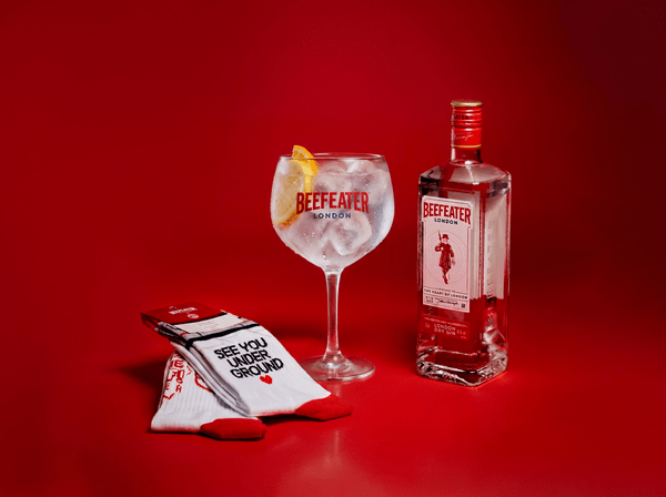 Beefeater x Ode to Socks: Το ολόφρεσκο, αναπάντεχο crossover του αθηναϊκού urban στιλ 