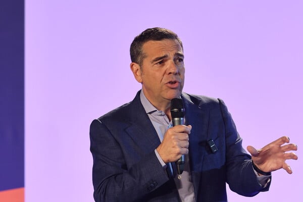 ΑΛΕΞΗΣ ΤΣΙΠΡΑΣ ΕΚΔΗΛΩΣΗ ΚΟΜΜΑ ΑΡΙΣΤΕΡΑ