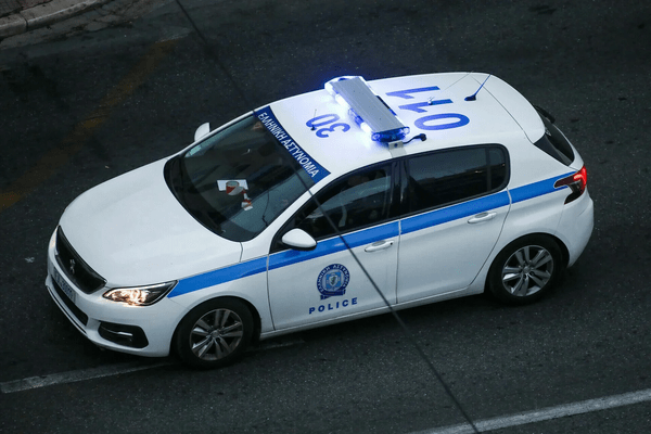 Περιστέρι: Έξι ανήλικα εντοπίστηκαν σε άθλιες συνθήκες - Ζούσαν μέσα σε ακαθαρσίες 