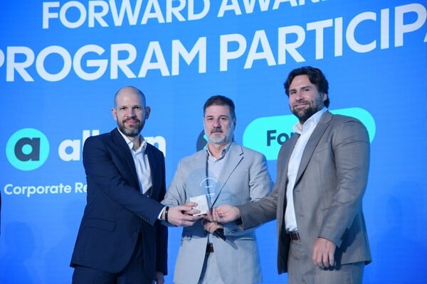 Η Allwyn Hellas γιόρτασε τα 10 χρόνια του προγράμματος Forward με 100 επιχειρήσεις στην οικογένειά του