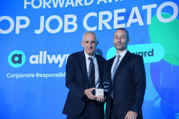Η Allwyn Hellas γιόρτασε τα 10 χρόνια του προγράμματος Forward με 100 επιχειρήσεις στην οικογένειά του