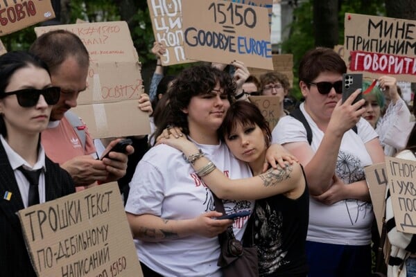 Στο Κίεβο διαδήλωσαν για LGBTQ δικαιώματα εν μέσω πολέμου
