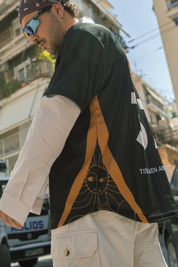 Το lookbook Νύμφη x Νέγρος του Μοριά είναι ένα στιγμιότυπο της cool πλευράς της πόλης 
