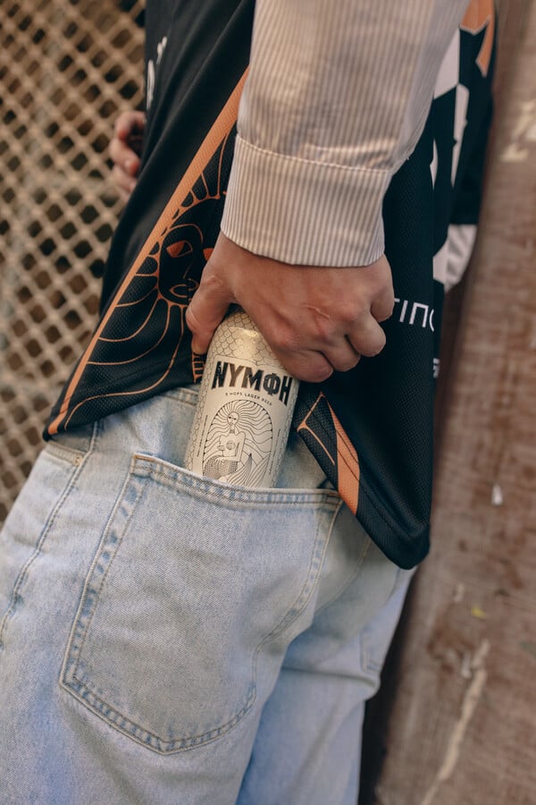 Η cool πλευρά της πόλης σε ένα lookbook: Το συλλεκτικό jersey Νύμφη x Νέγρος του Μοριά