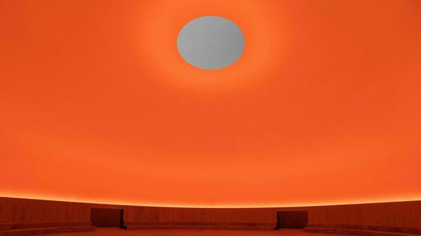 Στη Δανία, ο James Turrell φτιάχνει έναν θόλο για να κοιτάμε τον ουρανό αλλιώς