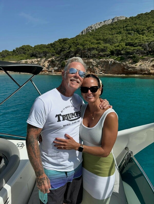 Metallica: Η σύντροφος του Τζέιμς Χέτφιλντ δημοσίευσε φωτογραφίες τους από την Ελλάδα