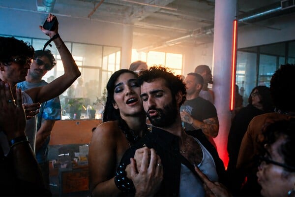 Η queer ταινία Club Kid του Jordan Firstman έγινε η πρώτη μεγάλη συμφωνία των Καννών για την A24