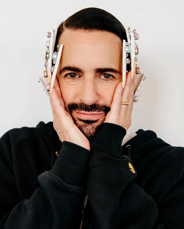 Η LVMH πουλά το brand Marc Jacobs 