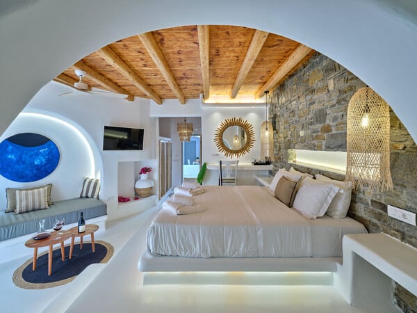 Zefi Hotel & Suites: Η πιο κομψή εμπειρία φιλοξενίας στην καρδιά της Πάρου