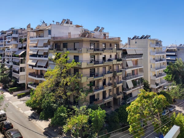 ΑΝΑΚΑΙΝΙΖΩ ΑΚΙΝΗΤΑ 