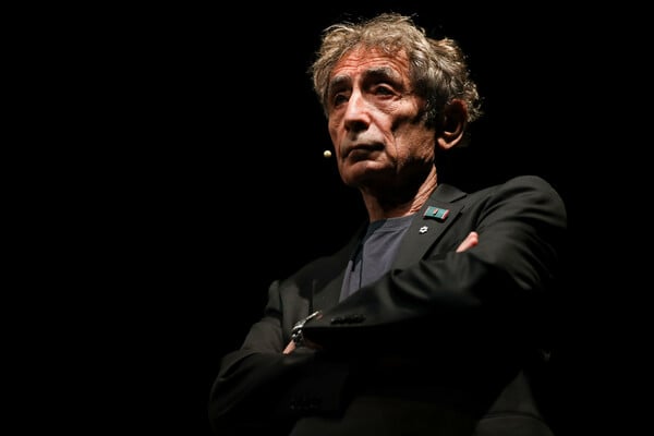 Γκάμπορ Ματέ: «Έχουμε απεγνωσμένα ανάγκη ο ένας τον άλλον»
