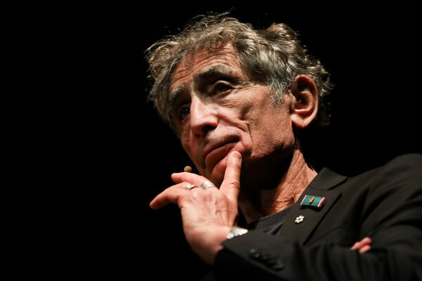 Γκάμπορ Ματέ: «Έχουμε απεγνωσμένα ανάγκη ο ένας τον άλλον»