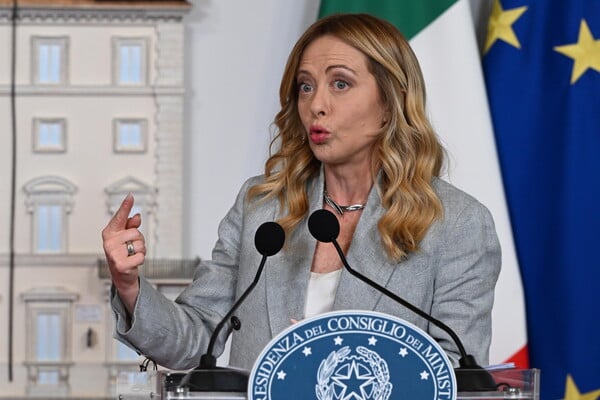 ΤΖΟΡΤΖΙΑ ΜΕΛΟΝΙ ΕΕ ΓΡΑΦΕΙΟΚΡΑΤΙΑ ΕΥΡΩΠΑΪΚΗ ΕΝΩΣΗ ΕΕ