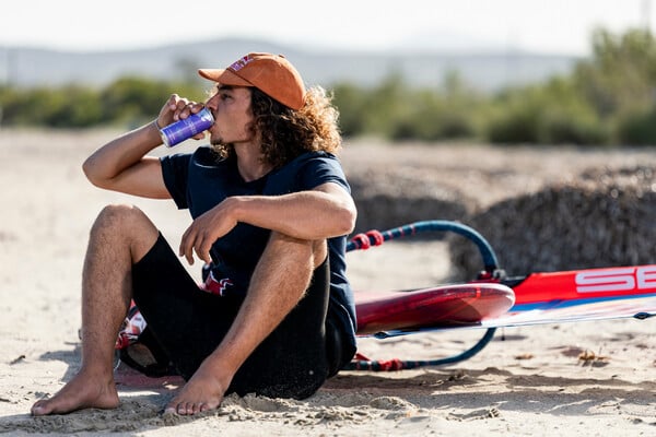 Red Bull Summer Edition με γεύση Pink Grapefruit: Το νέο energy ritual κάθε καλοκαιρινής ημέρας