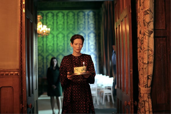 Tilda Swinton κάτω από την Ακρόπολη: Θερινό σινεμά στην ταράτσα του Onassis Ready