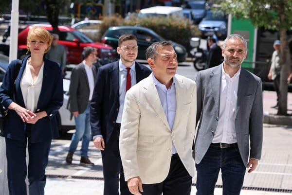 ΑΛΕΞΗΣ ΤΣΙΠΡΑΣ ΑΡΕΙΟΣ ΠΑΓΟΣ ΚΟΜΜΑ ΕΛΑΣ