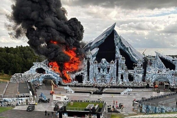 TOMORROWLAND ΦΩΤΙΑ