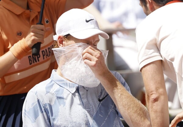 ROLAND GARROS JANNIK SINNER ΚΑΥΣΩΝΑ ΑΠΟΚΛΕΙΣΜΟ