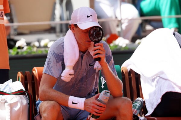 ROLAND GARROS JANNIK SINNER ΚΑΥΣΩΝΑ ΑΠΟΚΛΕΙΣΜΟ