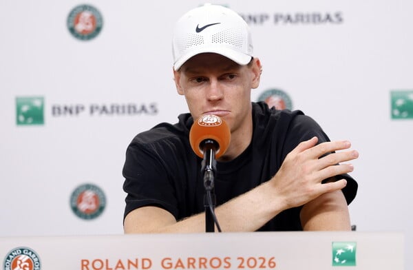ROLAND GARROS JANNIK SINNER ΚΑΥΣΩΝΑ ΑΠΟΚΛΕΙΣΜΟ