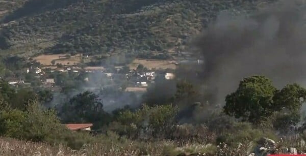 Φωτιά στη Λάρισα: Πνέουν δυνατοί άνεμοι και έχουν καεί εκατοντάδες στρέμματα