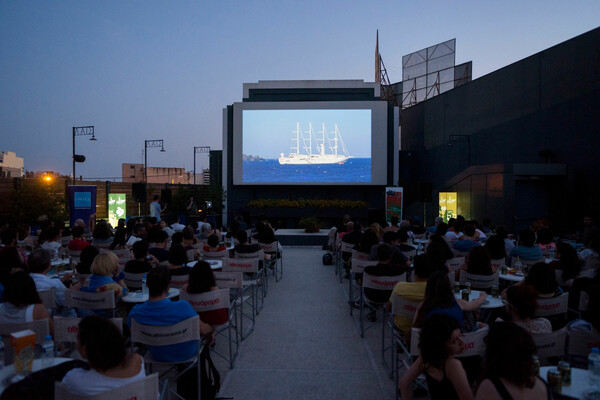 Η ακμή, η παρακμή και η αναγέννηση των θερινών σινεμά της Αθήνας