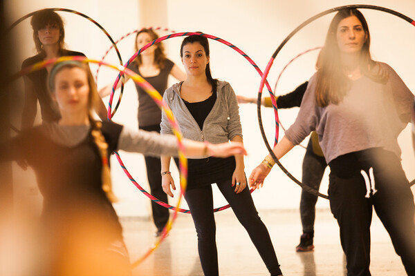 Τι είναι το hoop dance;