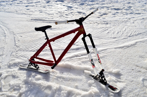 Ο Σταύρος Νταβαρινός ξέρει τα πάντα για το ski bike