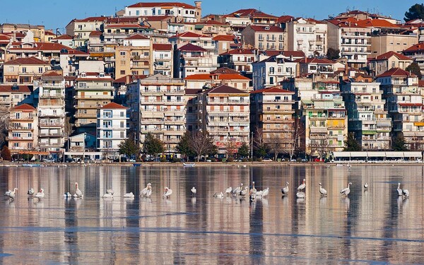 Γιατί συγκεκριμένες ελληνικές πόλεις φάνηκαν πιο ανθεκτικές στην οικονομική κρίση;