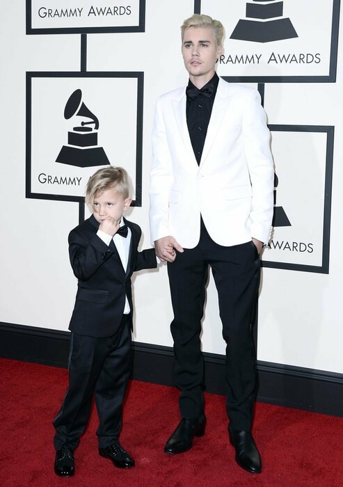 Ο Bieber με τον junior συνοδό του, το αφιέρωμα της Gaga στον Bowie και όλα όσα έγιναν στα Γκράμι