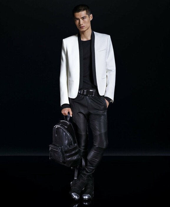 Λίγο πριν την πρεμιέρα των Balmain x H&M, ο δαιμόνιος Olivier Rousteing μιλά στο LIFO.gr