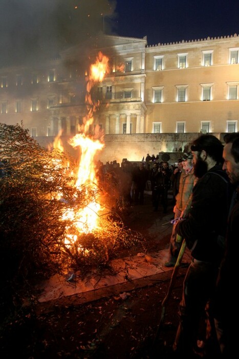 Η πολιορκία της Αθήνας - 50 φωτογραφίες από την επέλαση των αγροτών