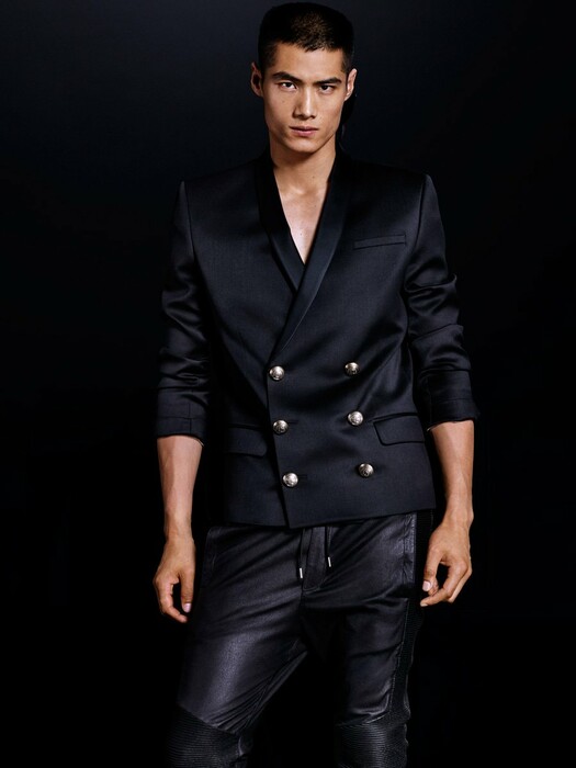 Λίγο πριν την πρεμιέρα των Balmain x H&M, ο δαιμόνιος Olivier Rousteing μιλά στο LIFO.gr