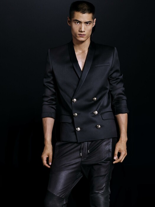 Λίγο πριν την πρεμιέρα των Balmain x H&M, ο δαιμόνιος Olivier Rousteing μιλά στο LIFO.gr