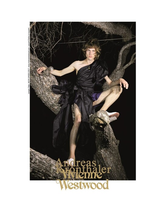Vivienne Westwood με ελληνικό φολκλόρ-Η Πάμελα Άντερσον φωτογραφήθηκε στην Ύδρα για τη νέα κολεξιόν του διάσημου οίκου