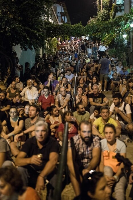 Οι Θεσσαλονικείς γέμισαν την πλατεία Τσιτσάνη για τη βραδιά- αφιέρωμα στον μεγάλο λαϊκό συνθέτη