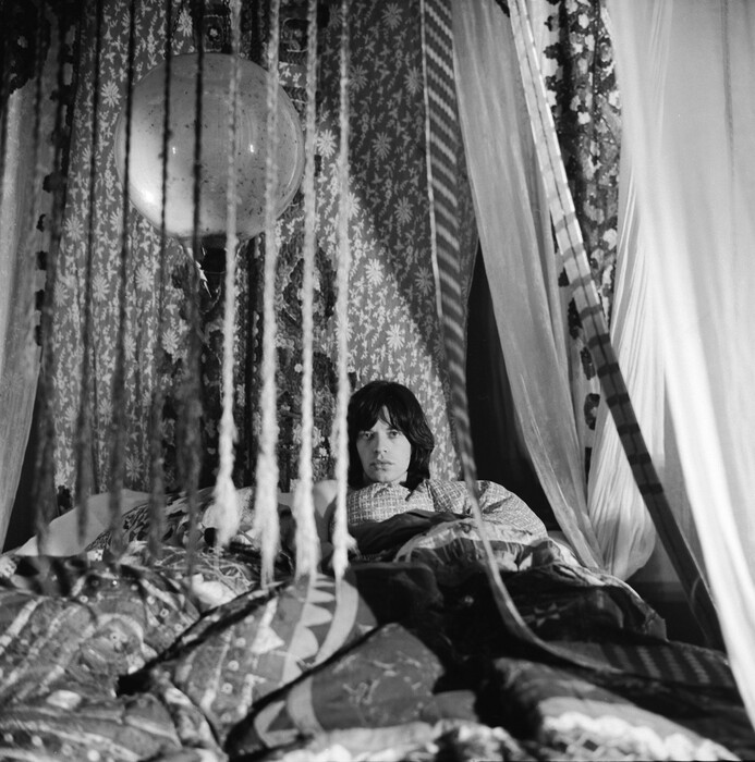 Όταν ο Cecil Beaton φωτογράφισε τον Mick Jagger στο αυστηρώς ακατάλληλο κινηματογραφικό του ντεμπούτο