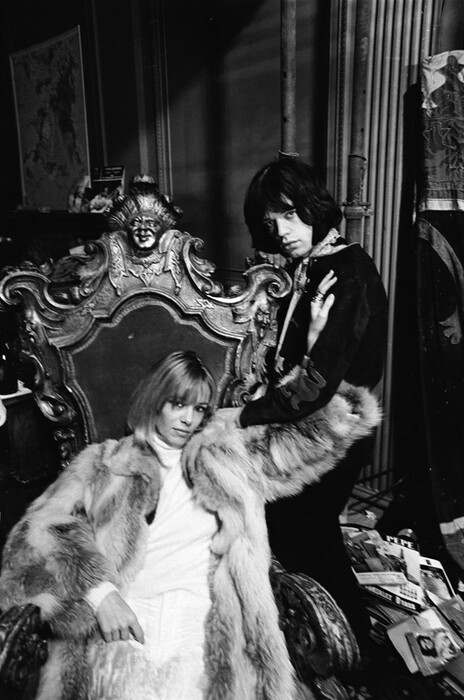 Όταν ο Cecil Beaton φωτογράφισε τον Mick Jagger στο αυστηρώς ακατάλληλο κινηματογραφικό του ντεμπούτο