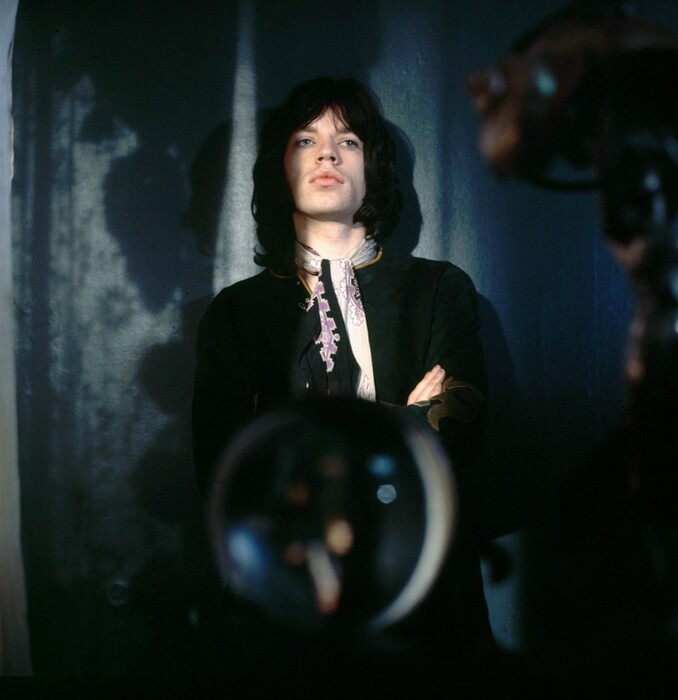 Όταν ο Cecil Beaton φωτογράφισε τον Mick Jagger στο αυστηρώς ακατάλληλο κινηματογραφικό του ντεμπούτο