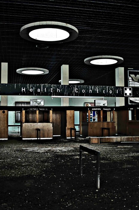 Το πρότζεκτ του Άντρου Ευσταθίου μέσα στο εγκαταλειμμένο αεροδρόμιο της Λευκωσίας