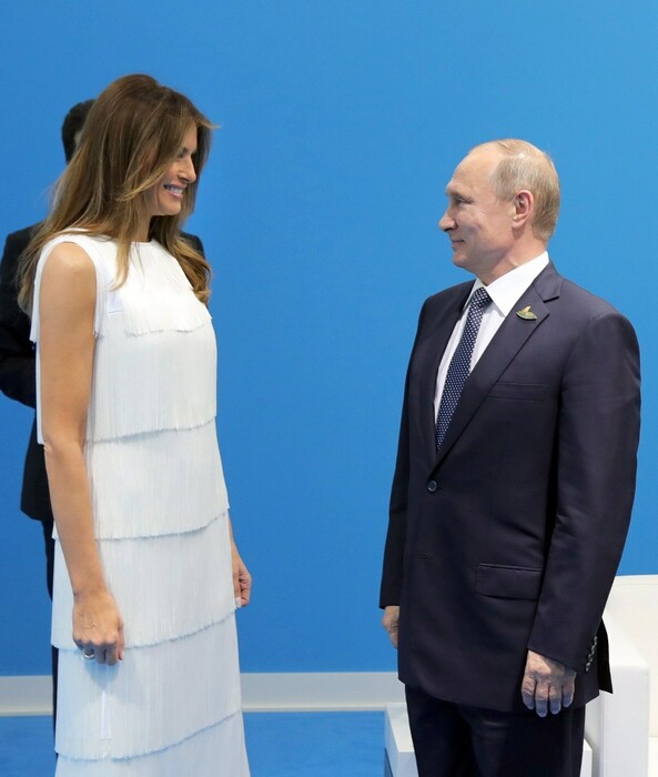 Η Μελάνια δίπλα στον Πούτιν και το φόρεμα που προκάλεσε συζητήσεις - πάλι