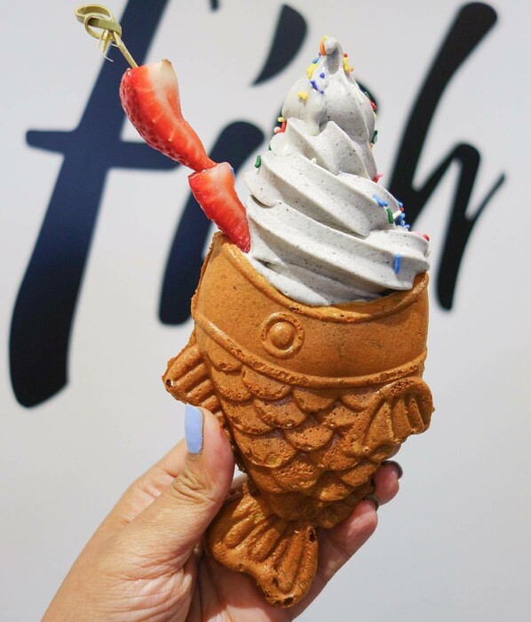 Αυτό είναι το taiyaki, το χωνάκι παγωτού σε σχήμα ψαριού που (φυσικά) λατρεύει το Instagram