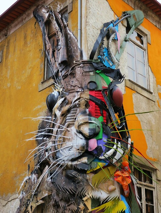 O Bordallo γεμίζει τις πόλεις με τοιχογραφίες πελώριων ζώων